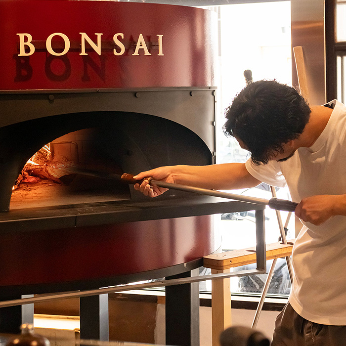 京都 烏丸御池 BONSAI 1877の薪窯焼きのピッツァ